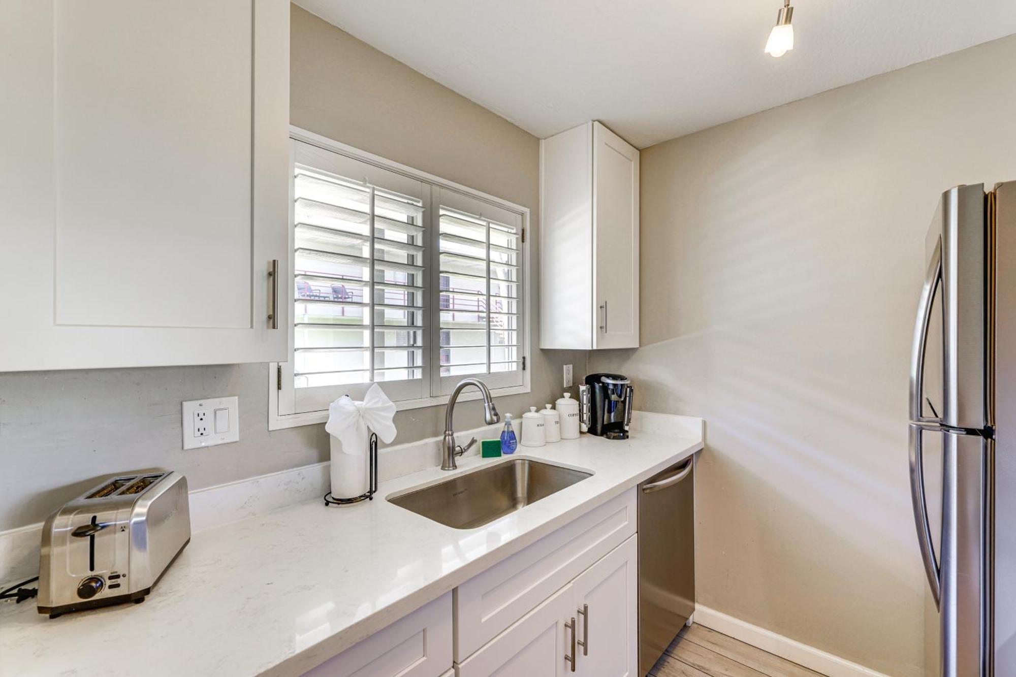 Apartment With Pool Walk To Old Town! *
