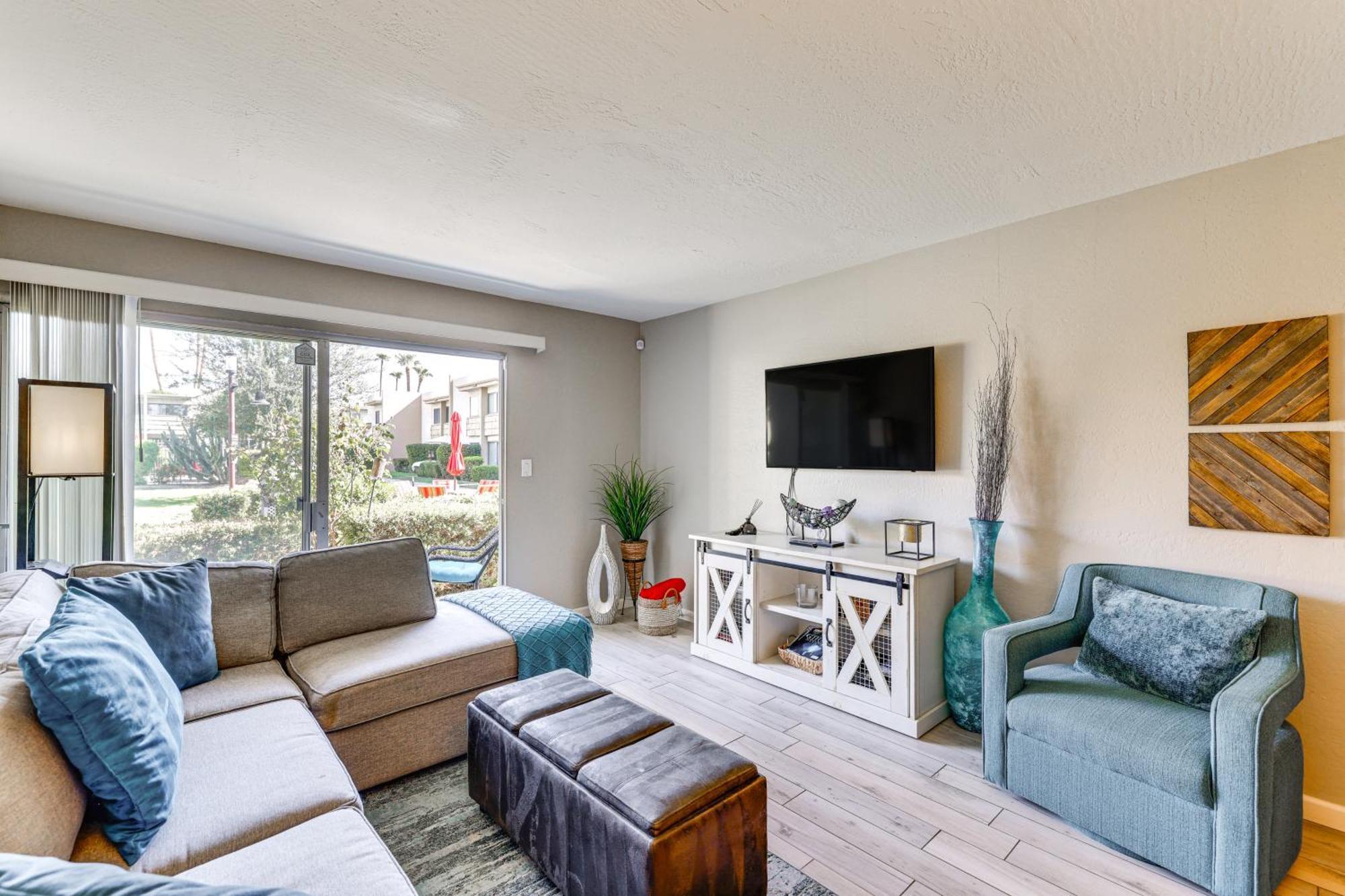 With Pool Walk To Old Town! Apartment Scottsdale