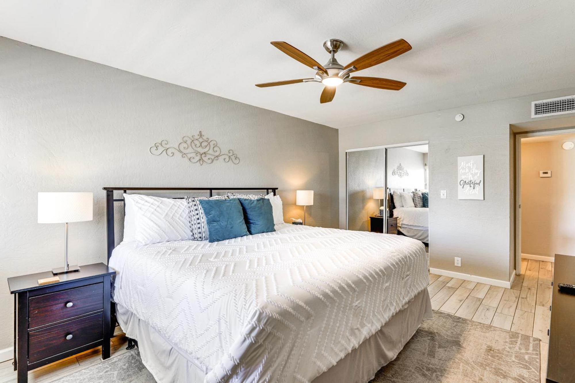 Apartment With Pool Walk To Old Town! *
