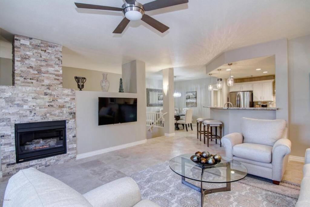 Luxury Living In Kierland Greens Apartment *