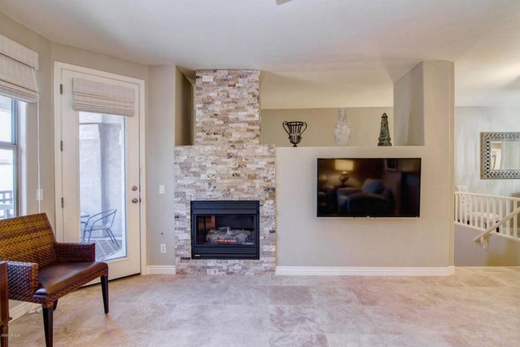 Luxury Living In Kierland Greens *