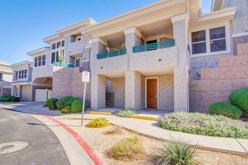 Luxury Living In Kierland Greens *