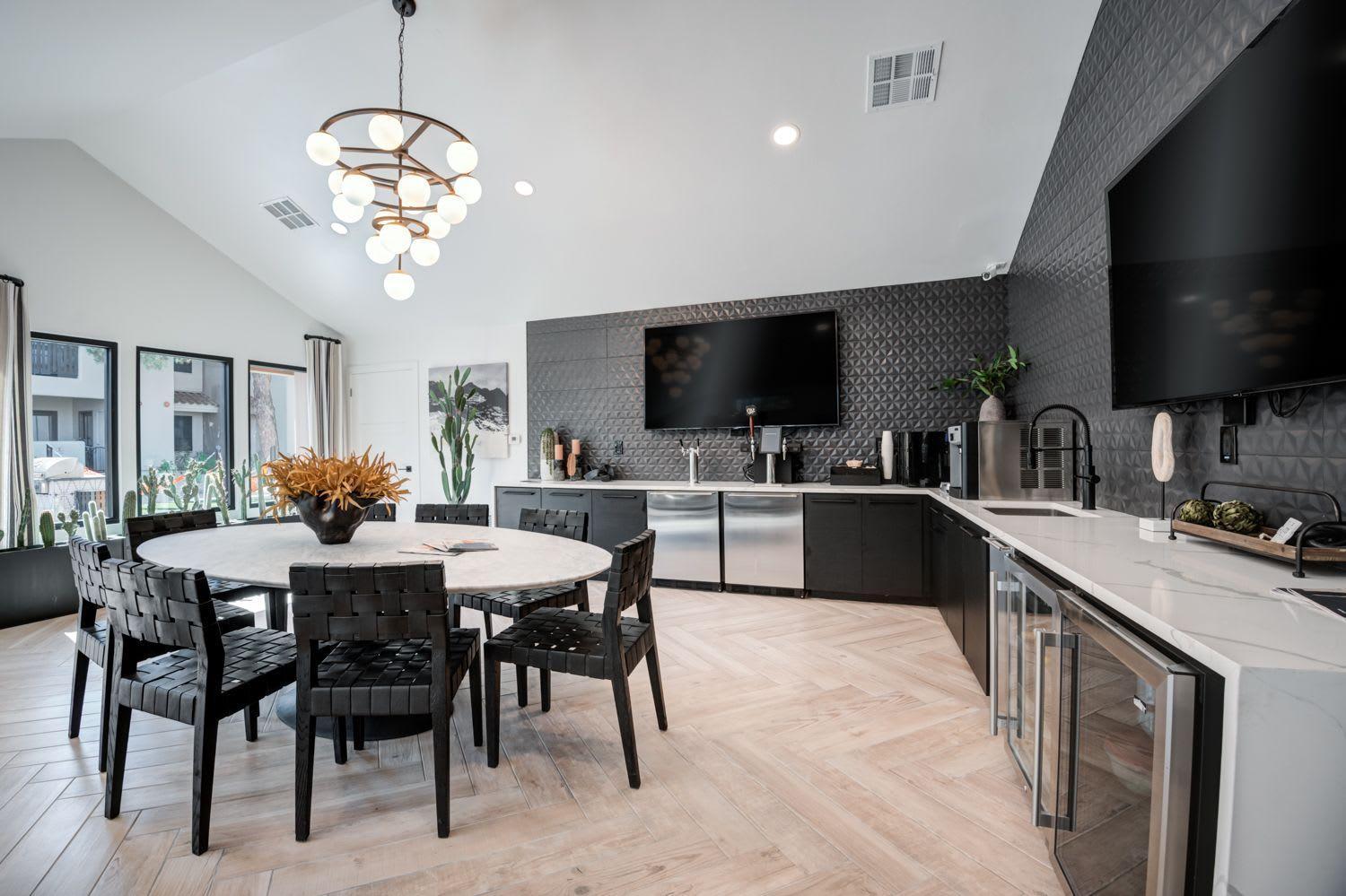 Spacious Modern At Hideaway North Close To Kierland Commons Apartment