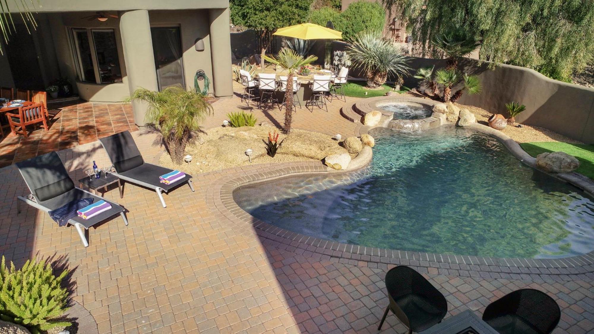 Holiday home The Debonair Derby By Paseohomesaz With Heated Pool