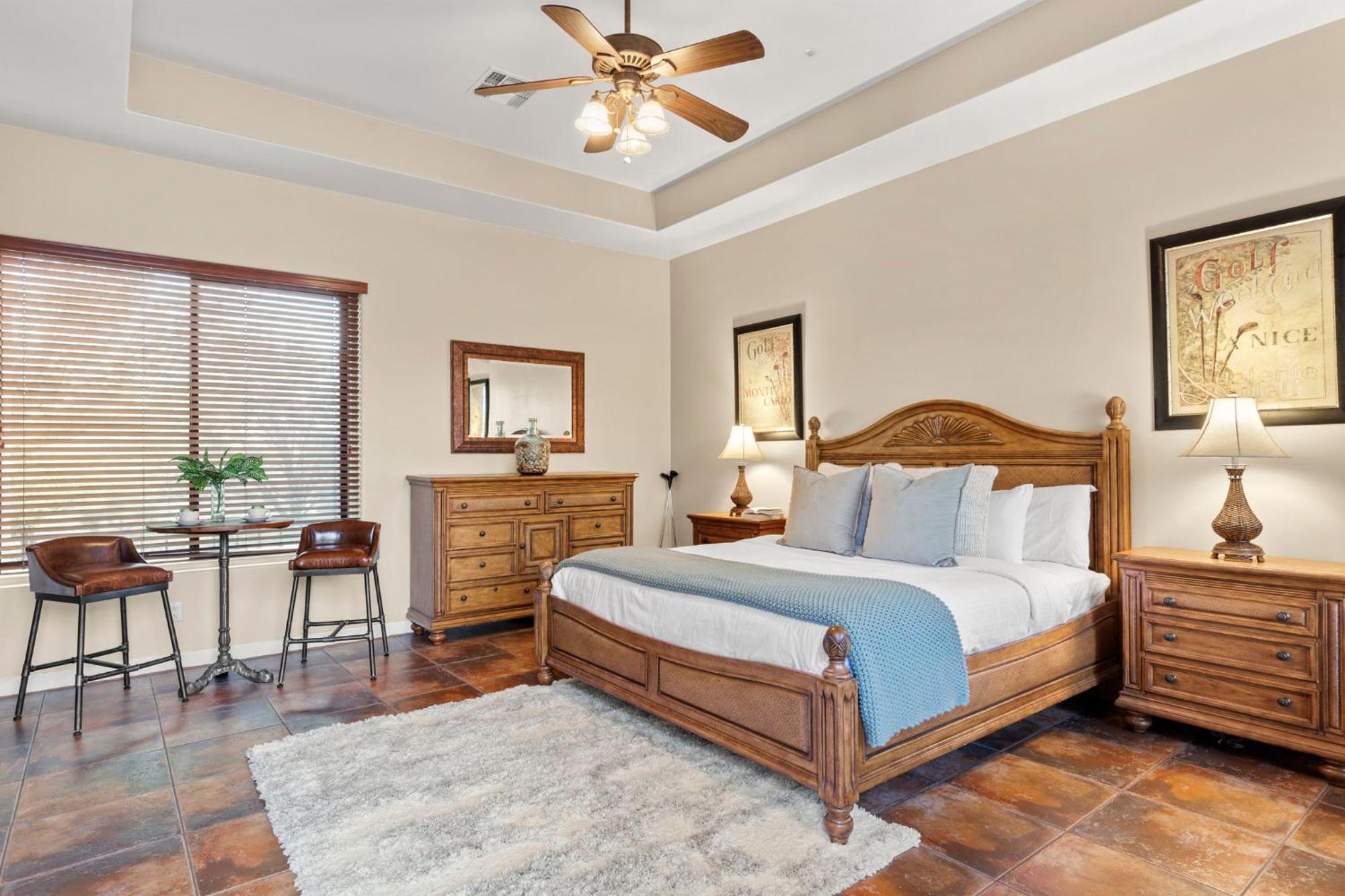 Holiday home The Debonair Derby By Paseohomesaz With Heated Pool