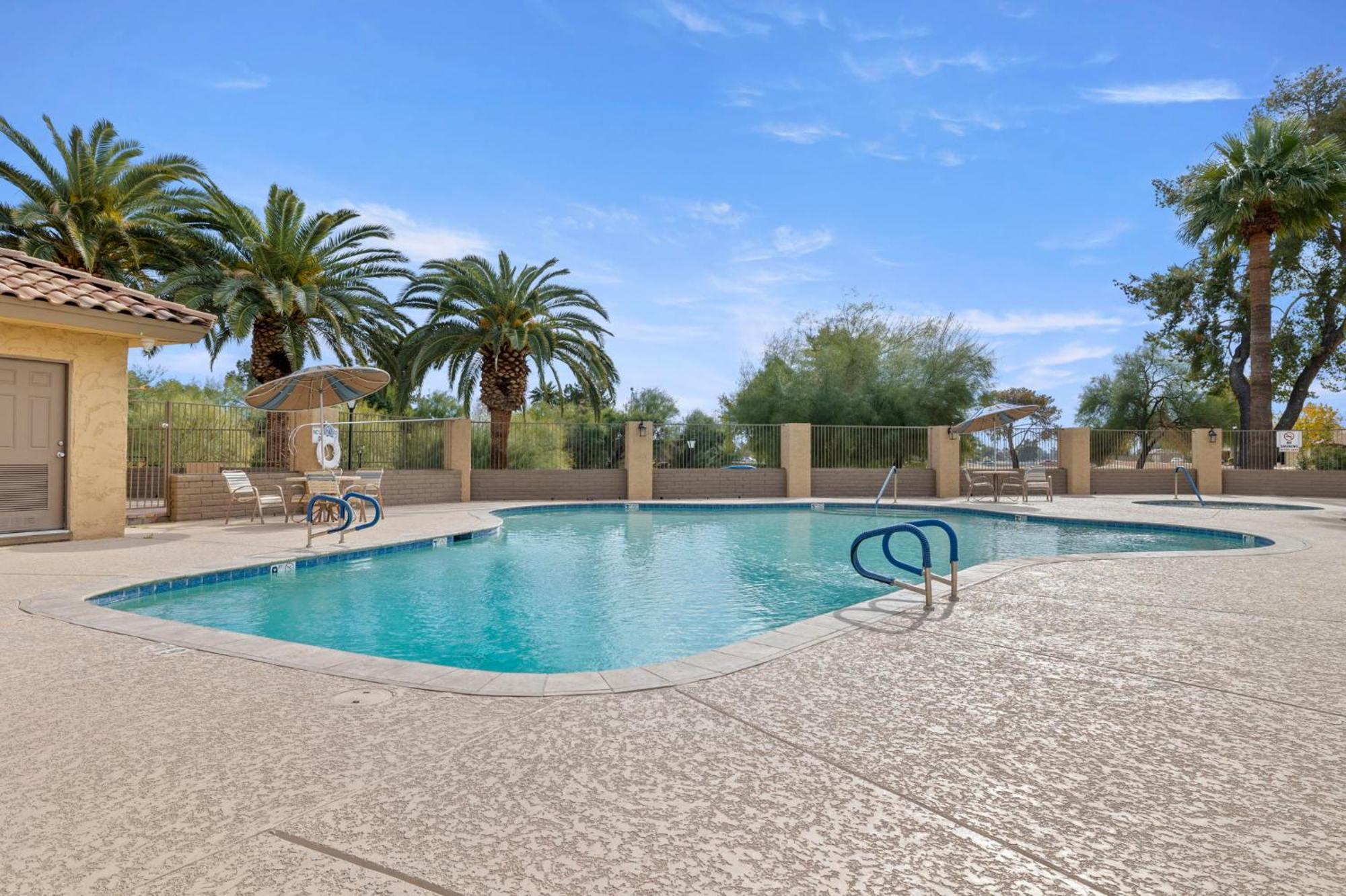 Andravida Of Old Town By Paseohomesaz - Shared Heated Pool/spa Holiday home