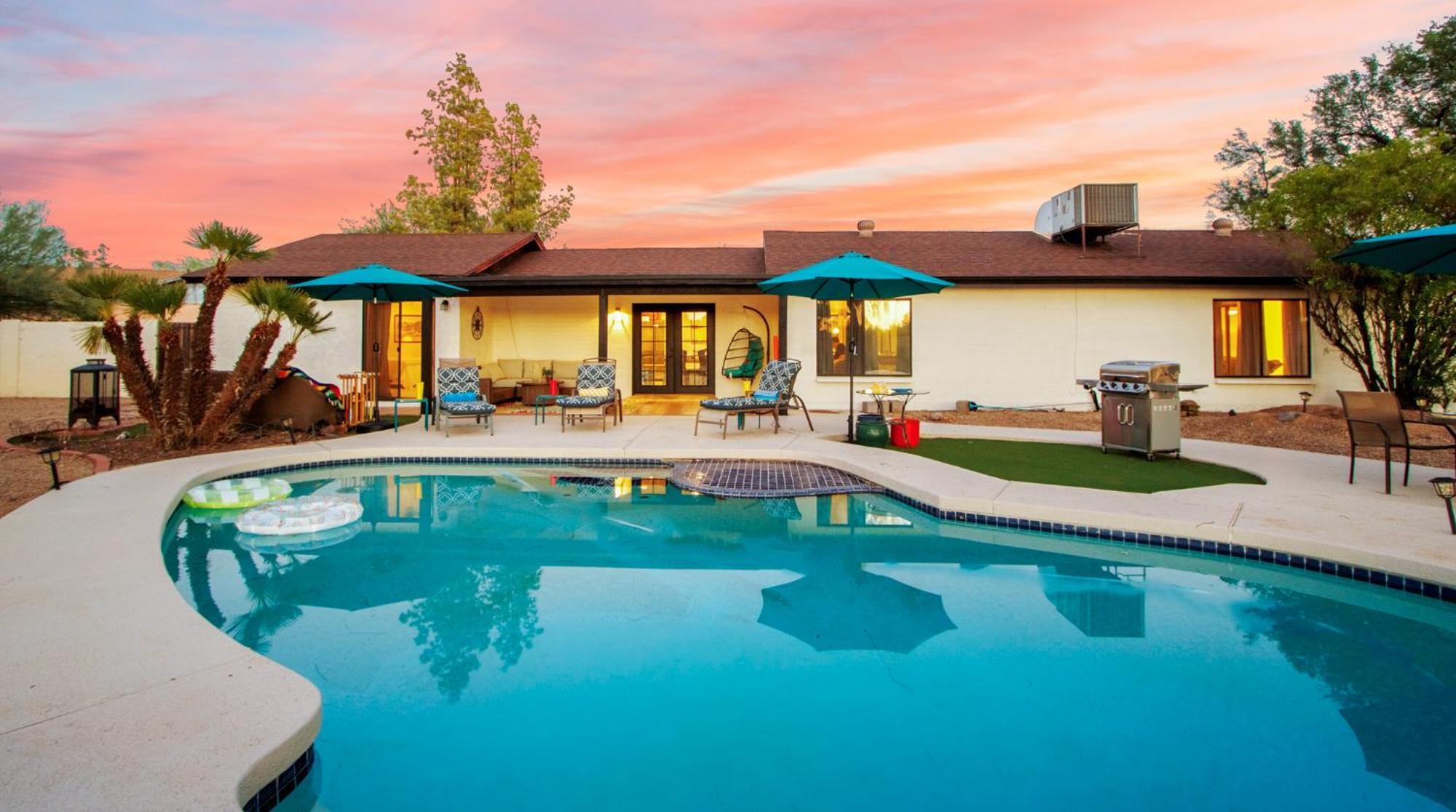 Spacious With Pool, Golf, Game Room, And Two Master * Scottsdale
