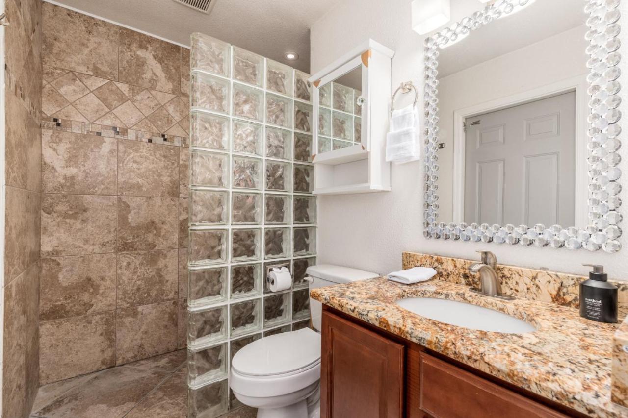 Gem! Pool, Patio, & Prime Location! Holiday home *
