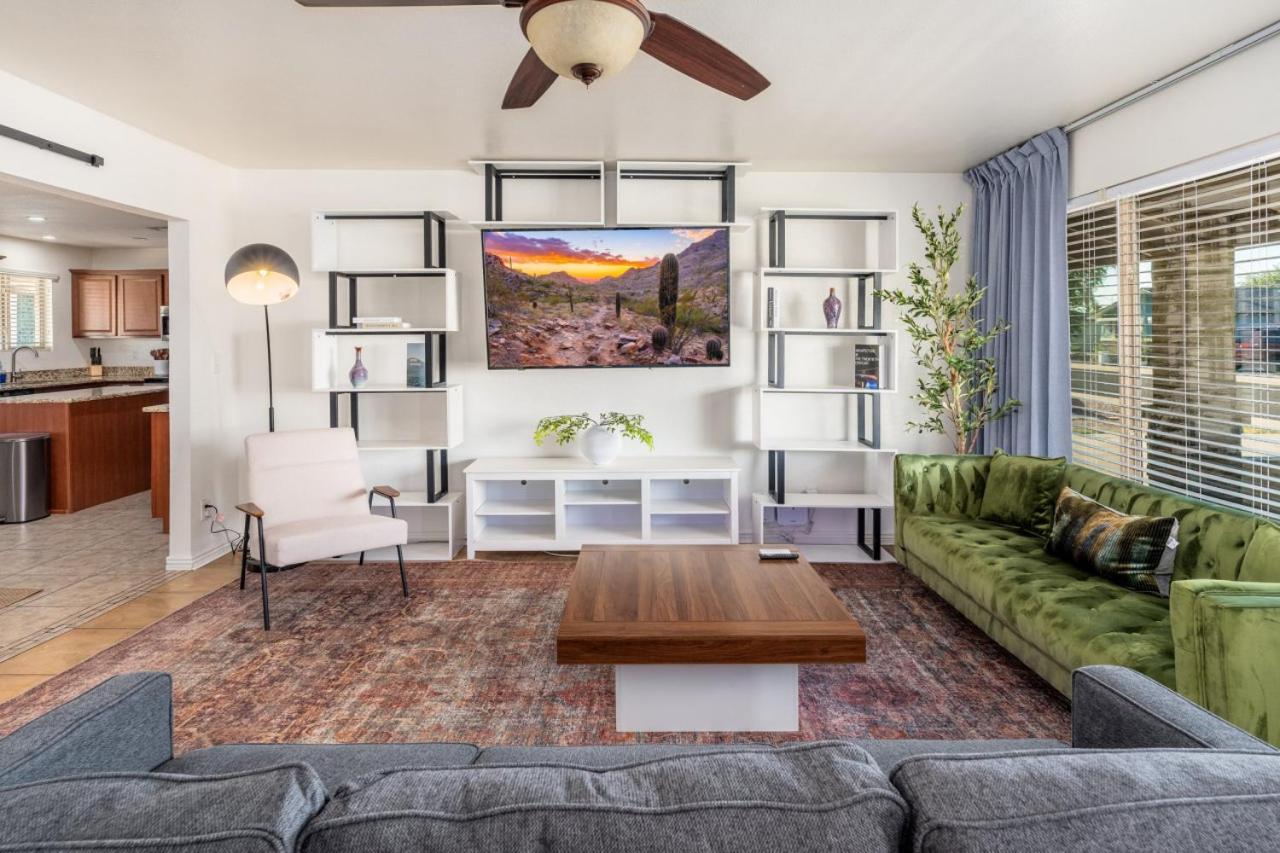 Holiday home Gem! Pool, Patio, & Prime Location! Scottsdale