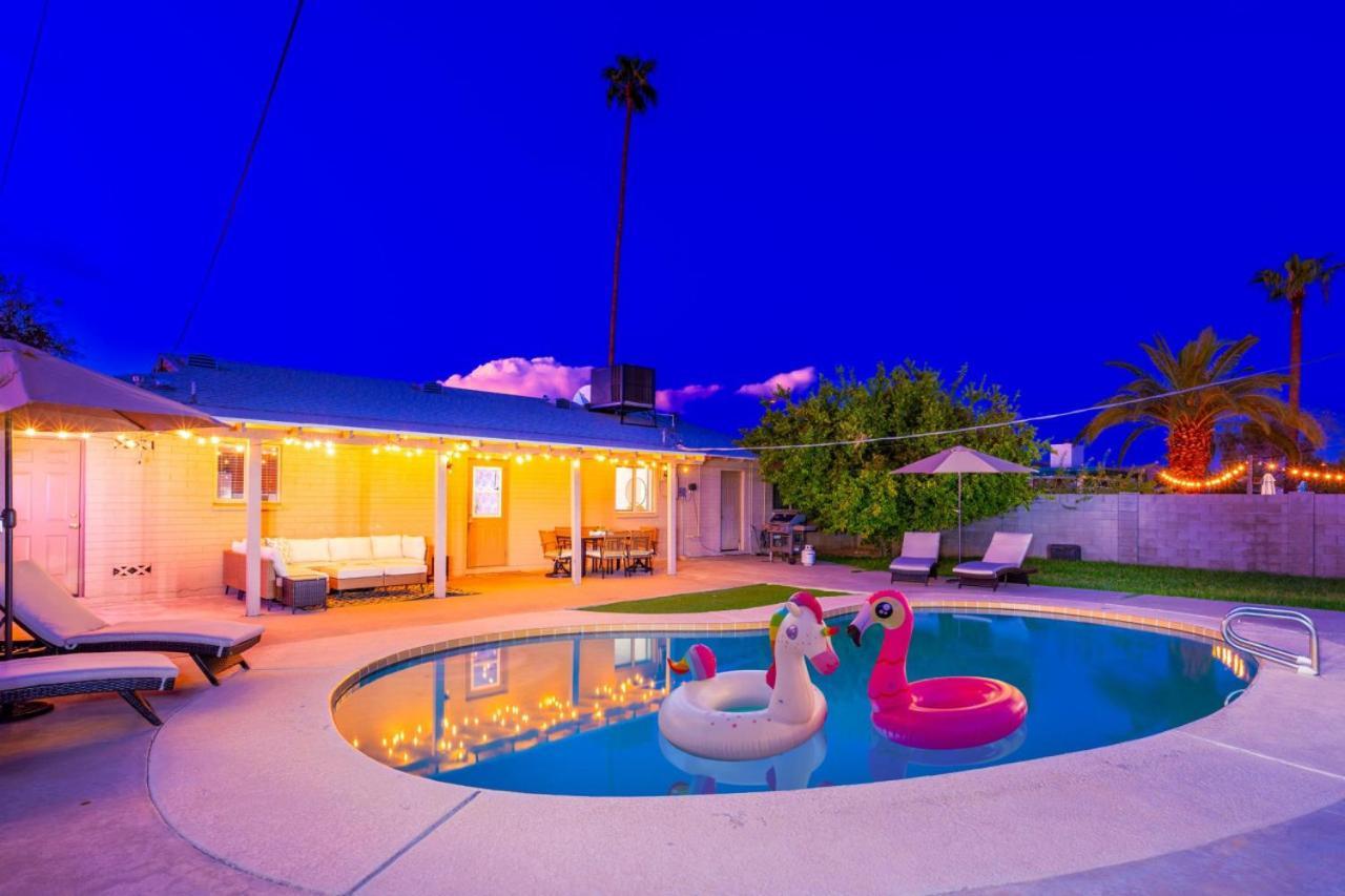 Gem! Pool, Patio, & Prime Location! Holiday home