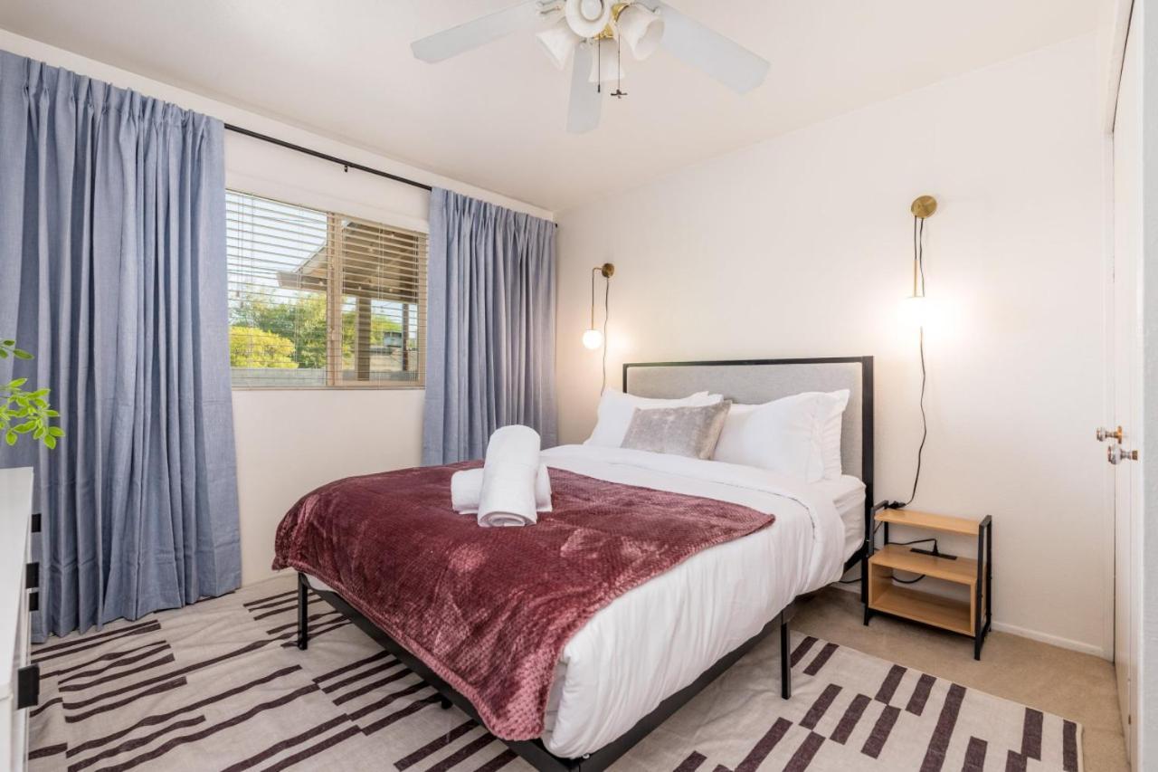 Gem! Pool, Patio, & Prime Location! Holiday home