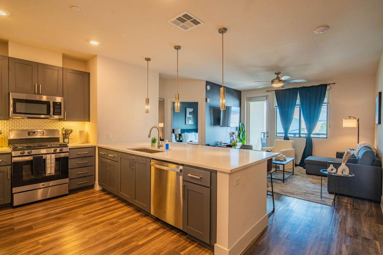 Stunning 2br Kierland Common, Tpc Golf, Pool, Gym, W-d Apartment
