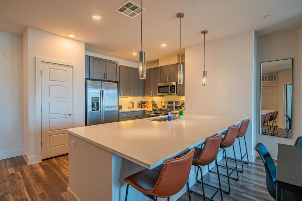 Stunning 2br Kierland Common, Tpc Golf, Pool, Gym, W-d *