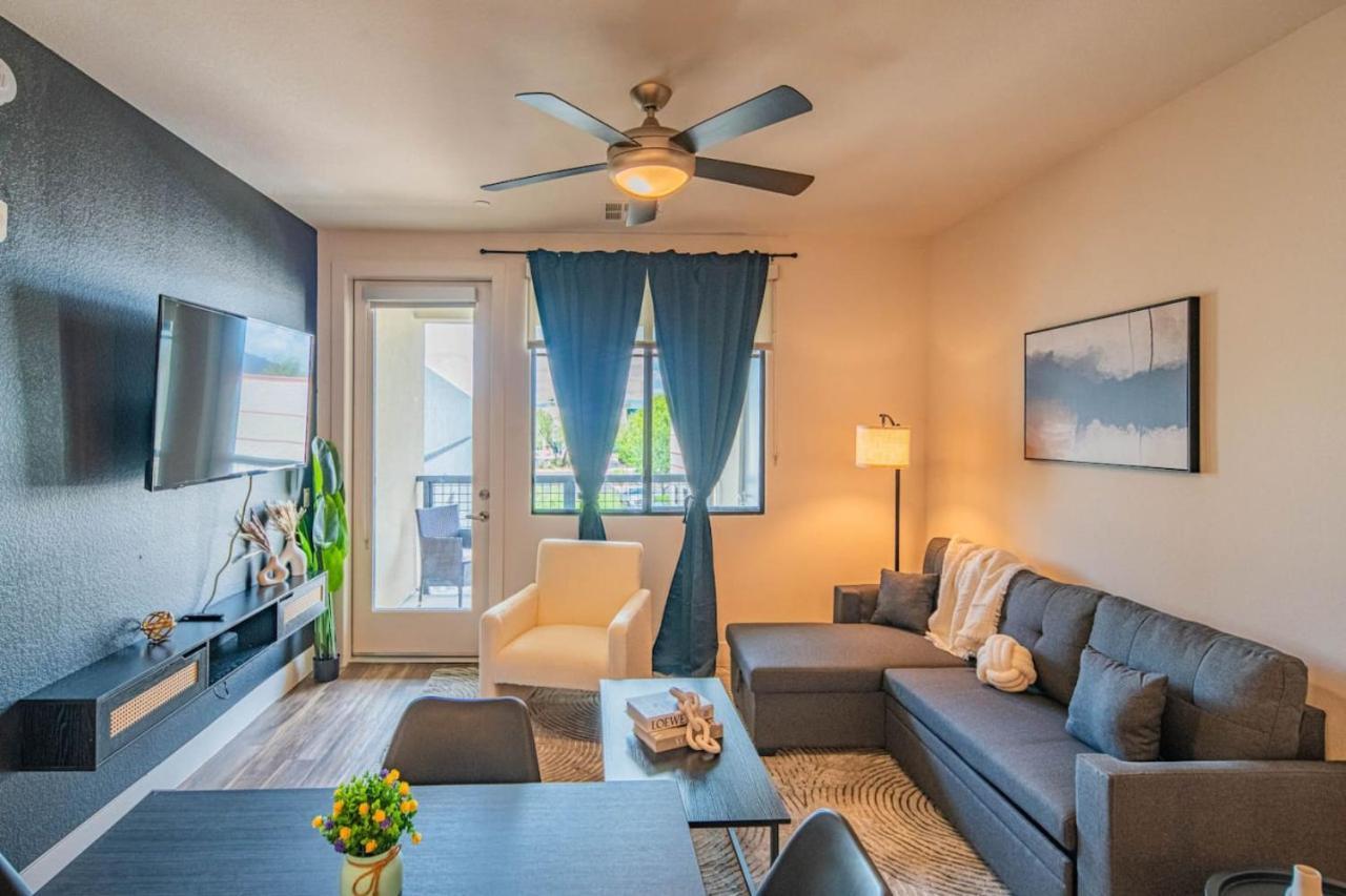 Apartment Stunning 2br Kierland Common, Tpc Golf, Pool, Gym, W-d *
