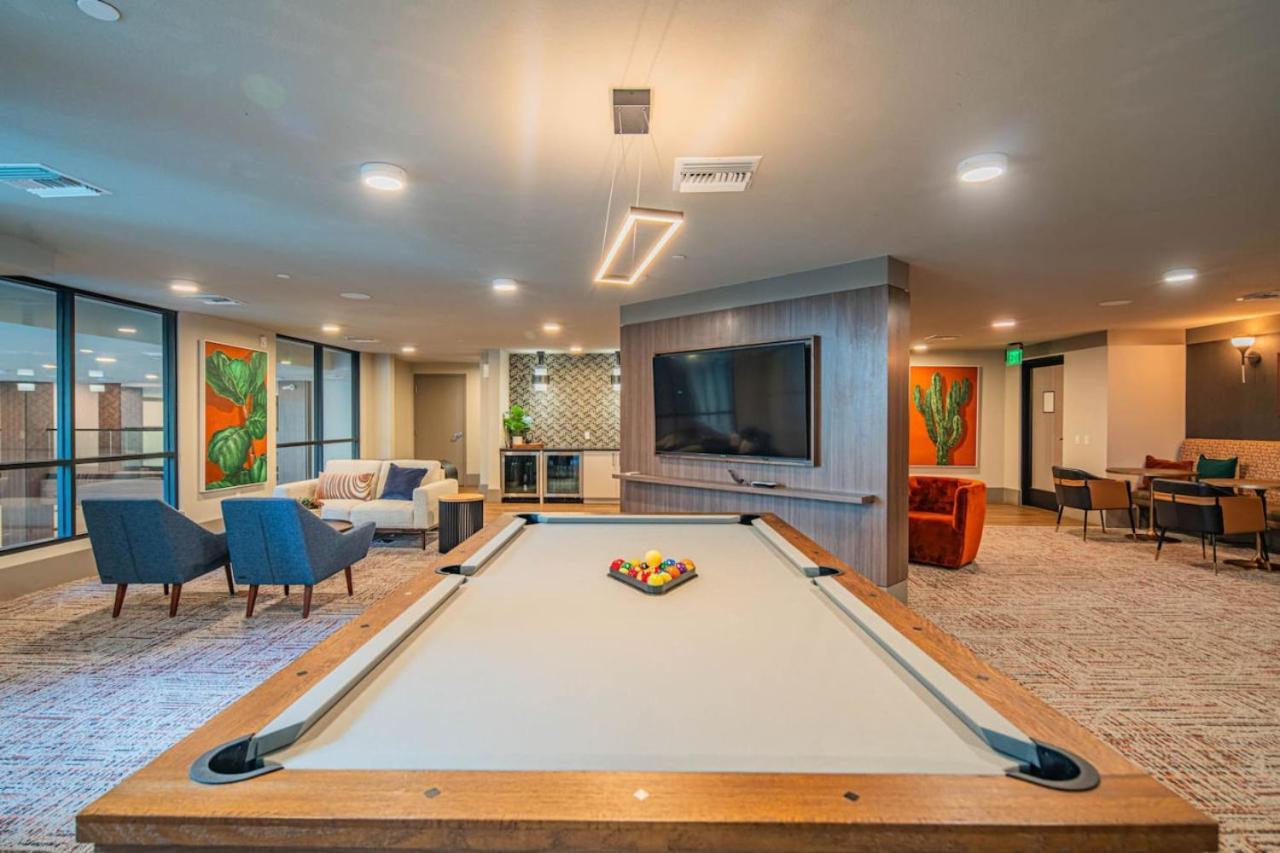 Stunning 2br Kierland Common, Tpc Golf, Pool, Gym, W-d Apartment *