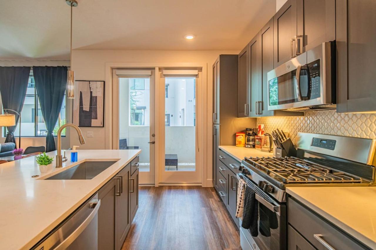 Modern 1br Kierland Commons, Tpc Golf, Pool, Gym, W-d Apartment *