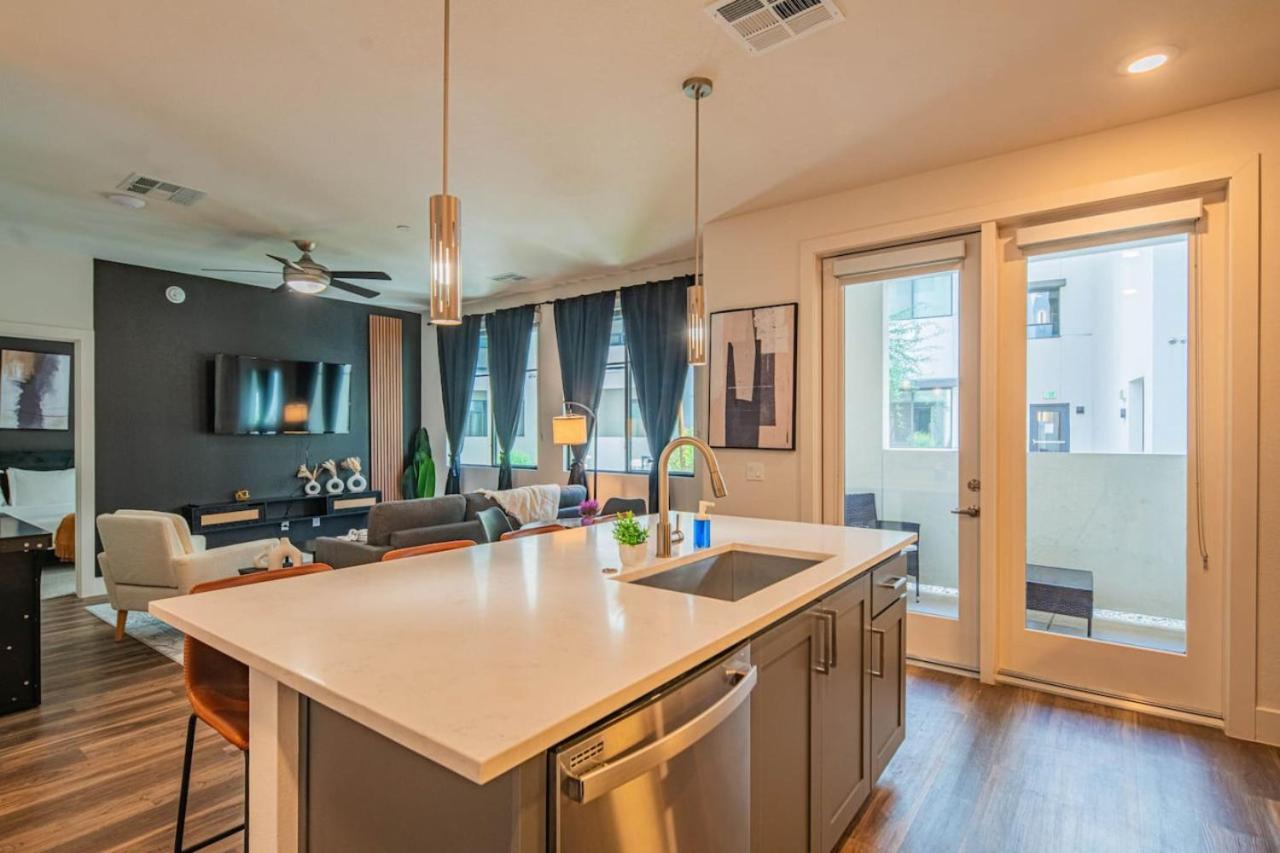 Apartment Modern 1br Kierland Commons, Tpc Golf, Pool, Gym, W-d Scottsdale