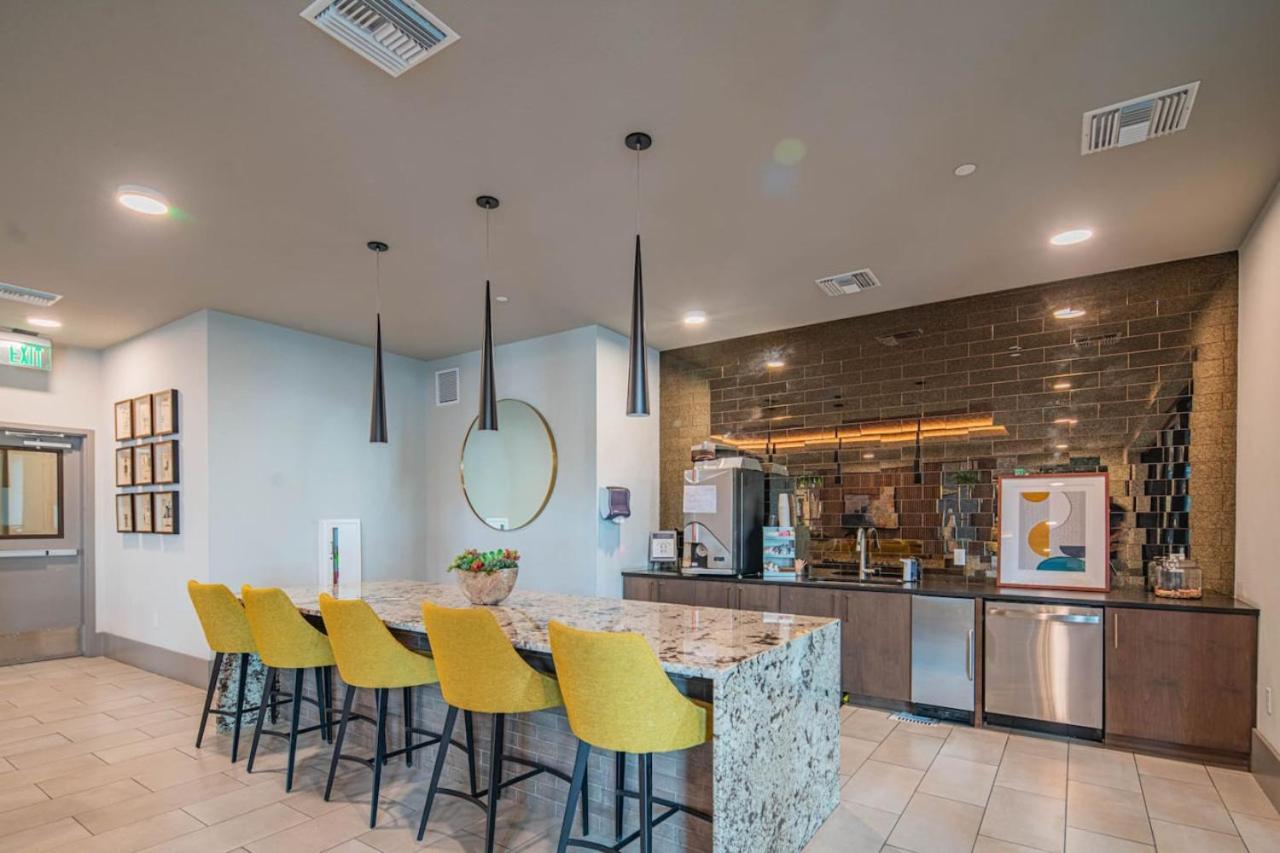 Modern 1br Kierland Commons, Tpc Golf, Pool, Gym, W-d * Scottsdale