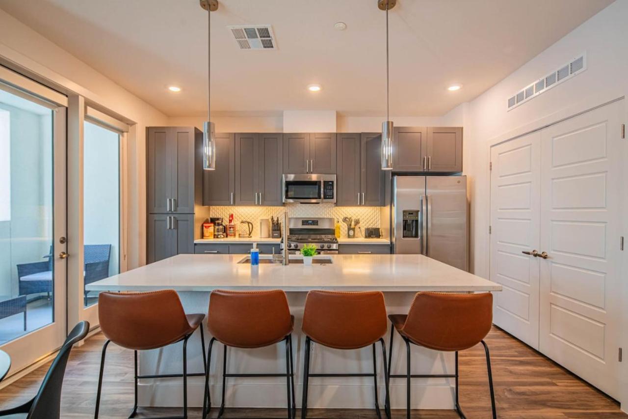 Modern 1br Kierland Commons, Tpc Golf, Pool, Gym, W-d *