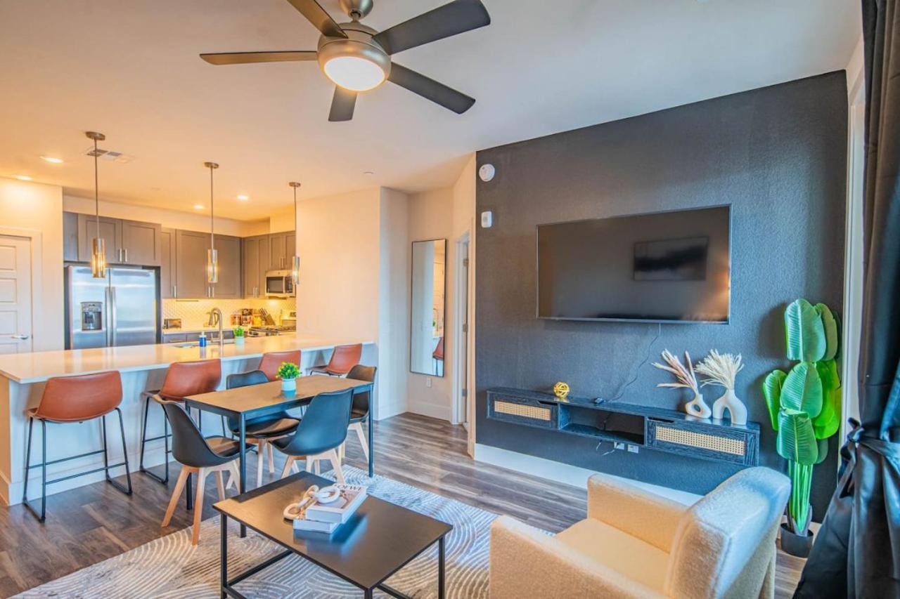 Stunning 2br Kierland Common, Tpc Golf, Pool, Gym, W-d Apartment *