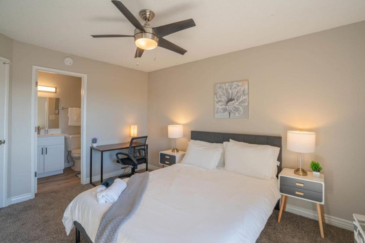 Apartment Modern 2bd - Parking, Gym, Pool - Sleeps 8 - 5 Min Casino Scottsdale