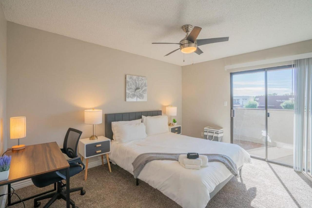 Modern 2bd - Parking, Gym, Pool - Sleeps 8 - 5 Min Casino Scottsdale