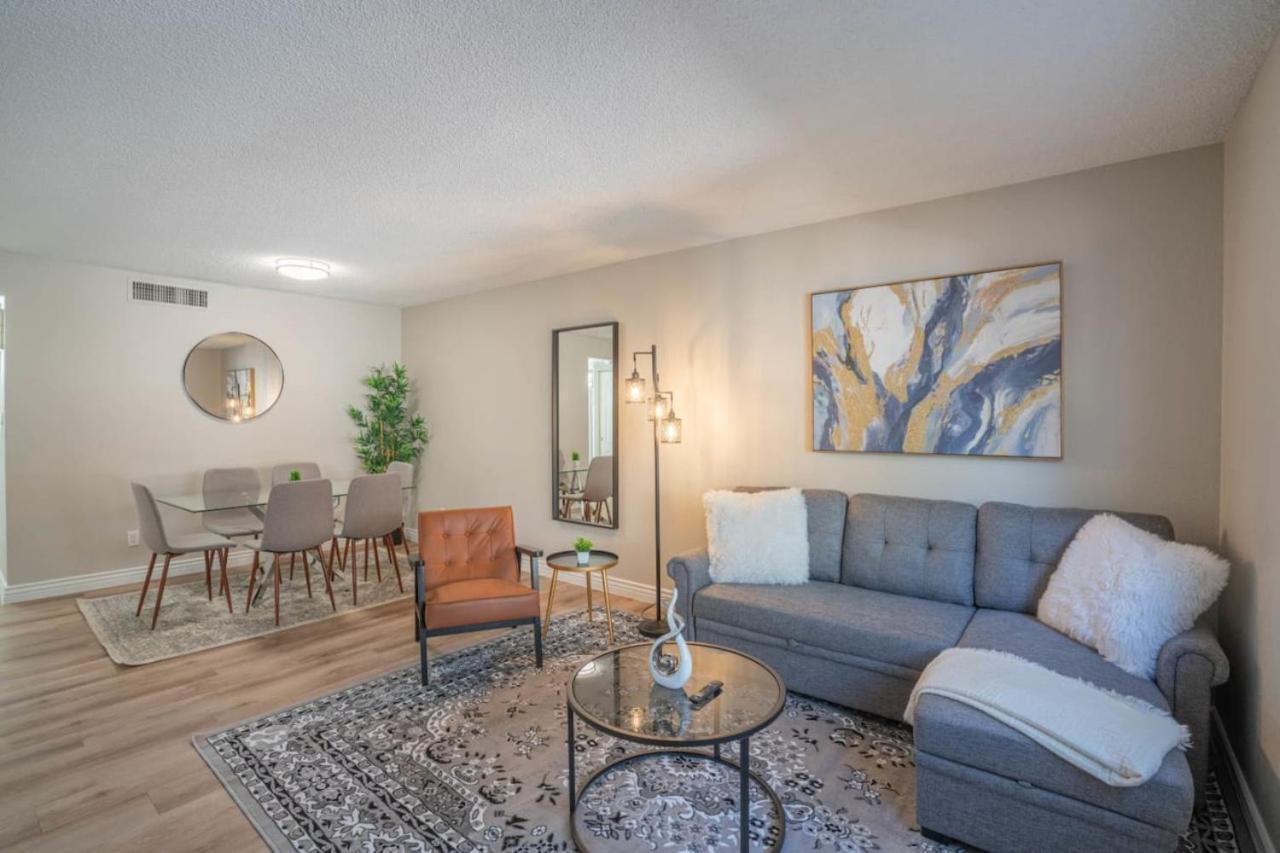 Apartment Modern 2bd - Parking, Gym, Pool - Sleeps 8 - 5 Min Casino