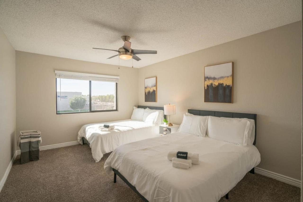 Modern 2bd - Parking, Gym, Pool - Sleeps 8 - 5 Min Casino * Scottsdale