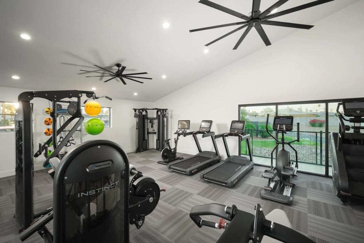 Apartment Modern 2bd - Parking, Gym, Pool - Sleeps 8 - 5 Min Casino *