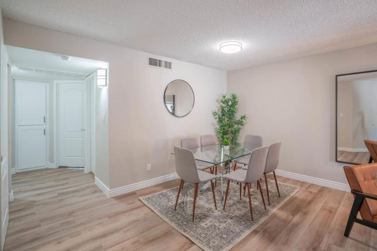 Modern 2bd - Parking, Gym, Pool - Sleeps 8 - 5 Min Casino *