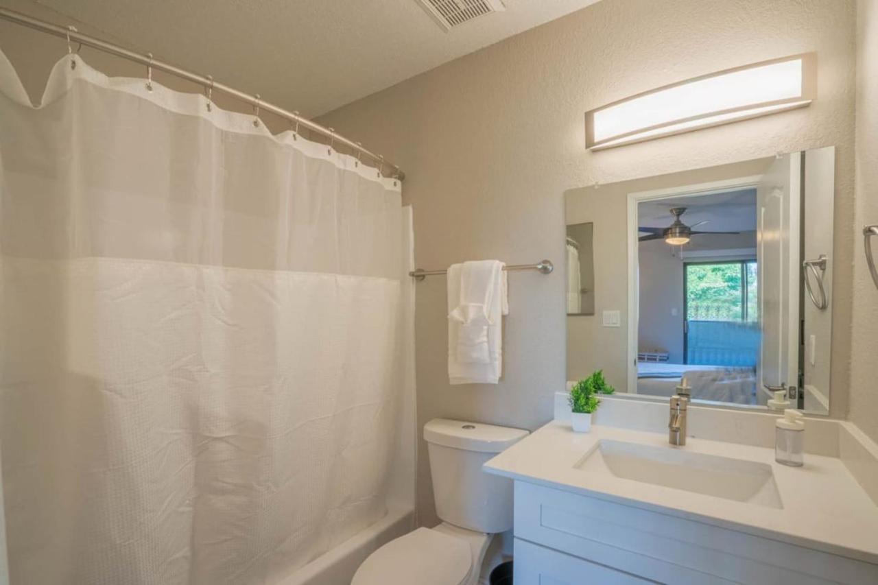 Apartment Unique 2bd - Parking, Gym, Pool - Sleeps 8 - 5min Casino *