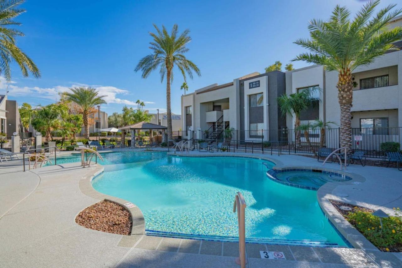 Unique 2bd - Parking, Gym, Pool - Sleeps 8 - 5min Casino Apartment