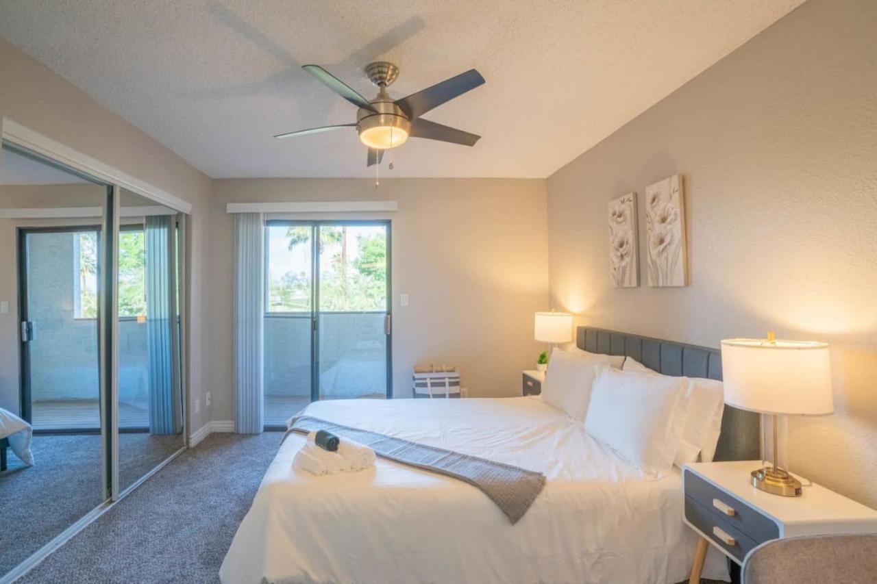 Apartment Unique 2bd - Parking, Gym, Pool - Sleeps 8 - 5min Casino *