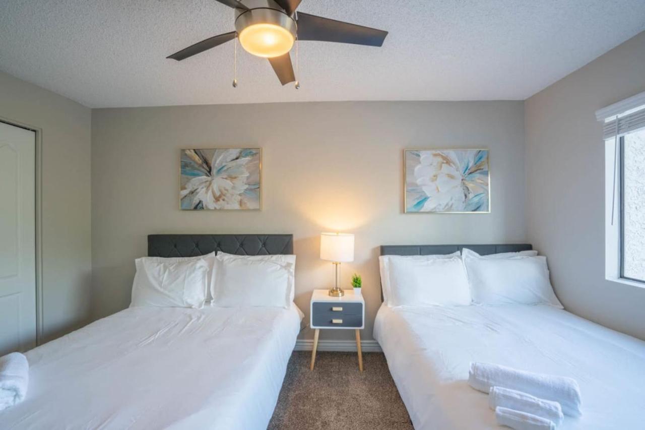 Apartment Unique 2bd - Parking, Gym, Pool - Sleeps 8 - 5min Casino