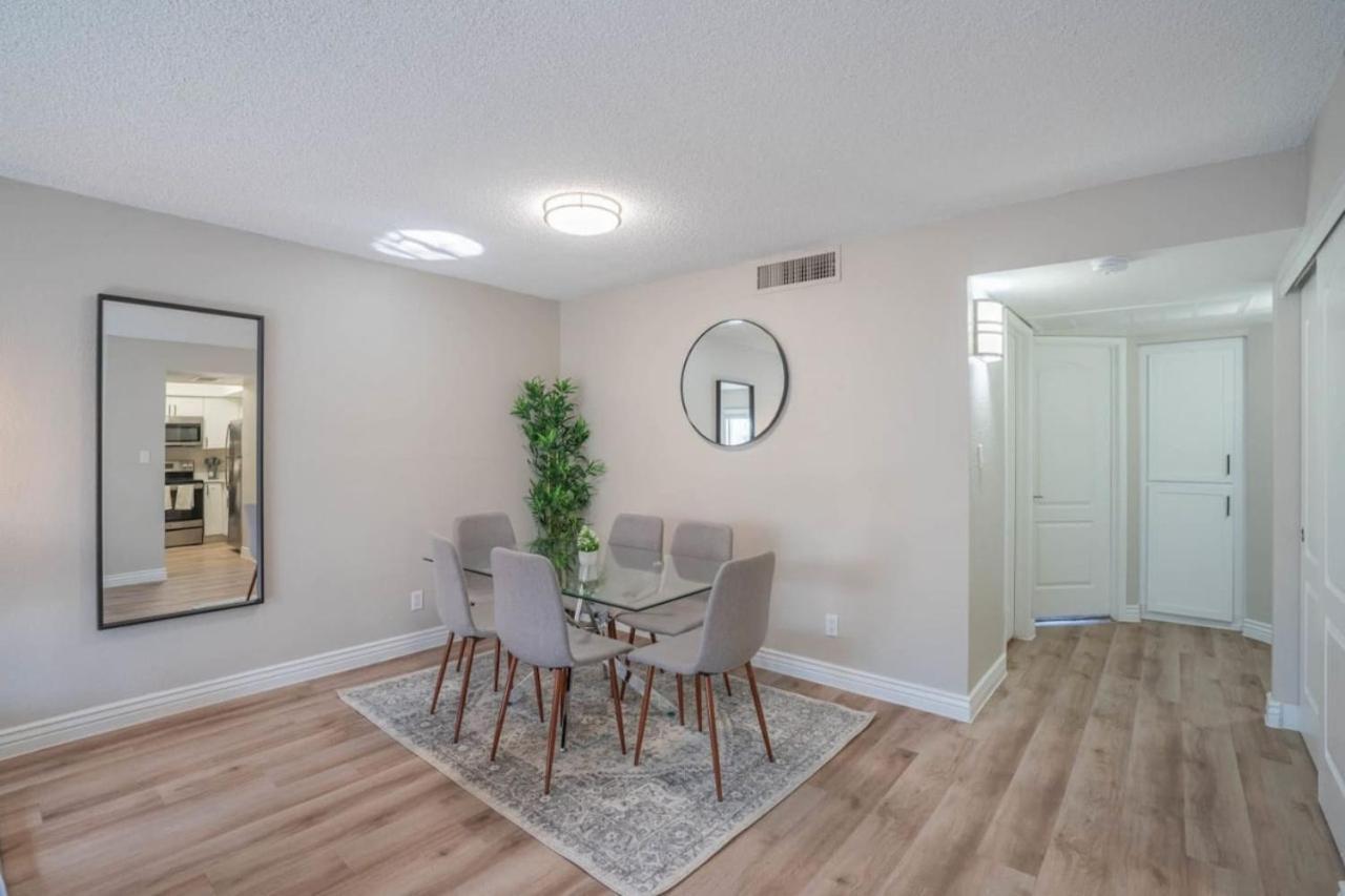 Unique 2bd - Parking, Gym, Pool - Sleeps 8 - 5min Casino Apartment *