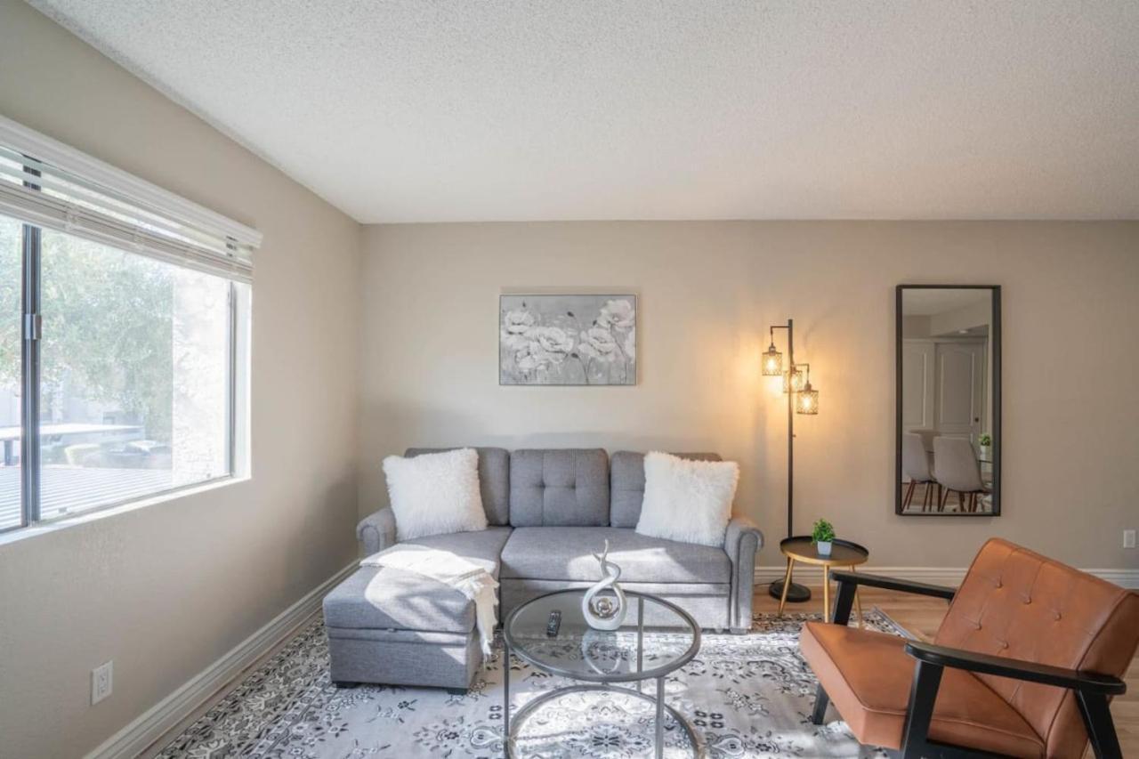 Unique 2bd - Parking, Gym, Pool - Sleeps 8 - 5min Casino *