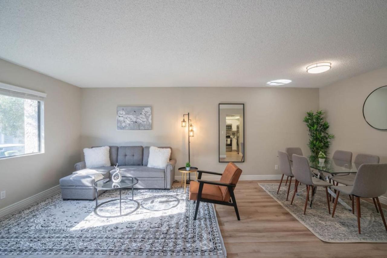 Unique 2bd - Parking, Gym, Pool - Sleeps 8 - 5min Casino Apartment *