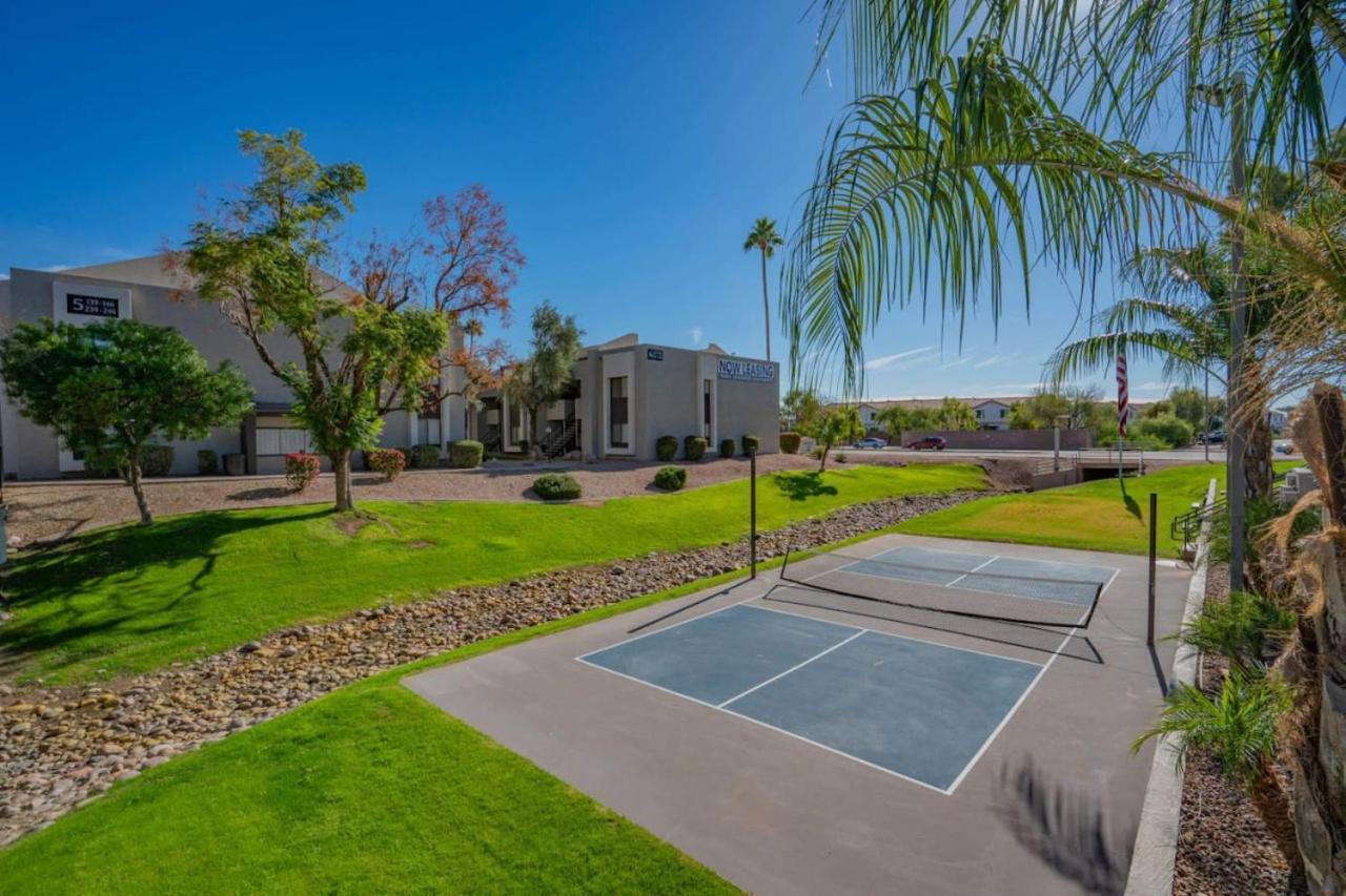 Apartment Spacious 2bd - Parking, Gym, Pool - Sleep 8 - 5min Casino Scottsdale