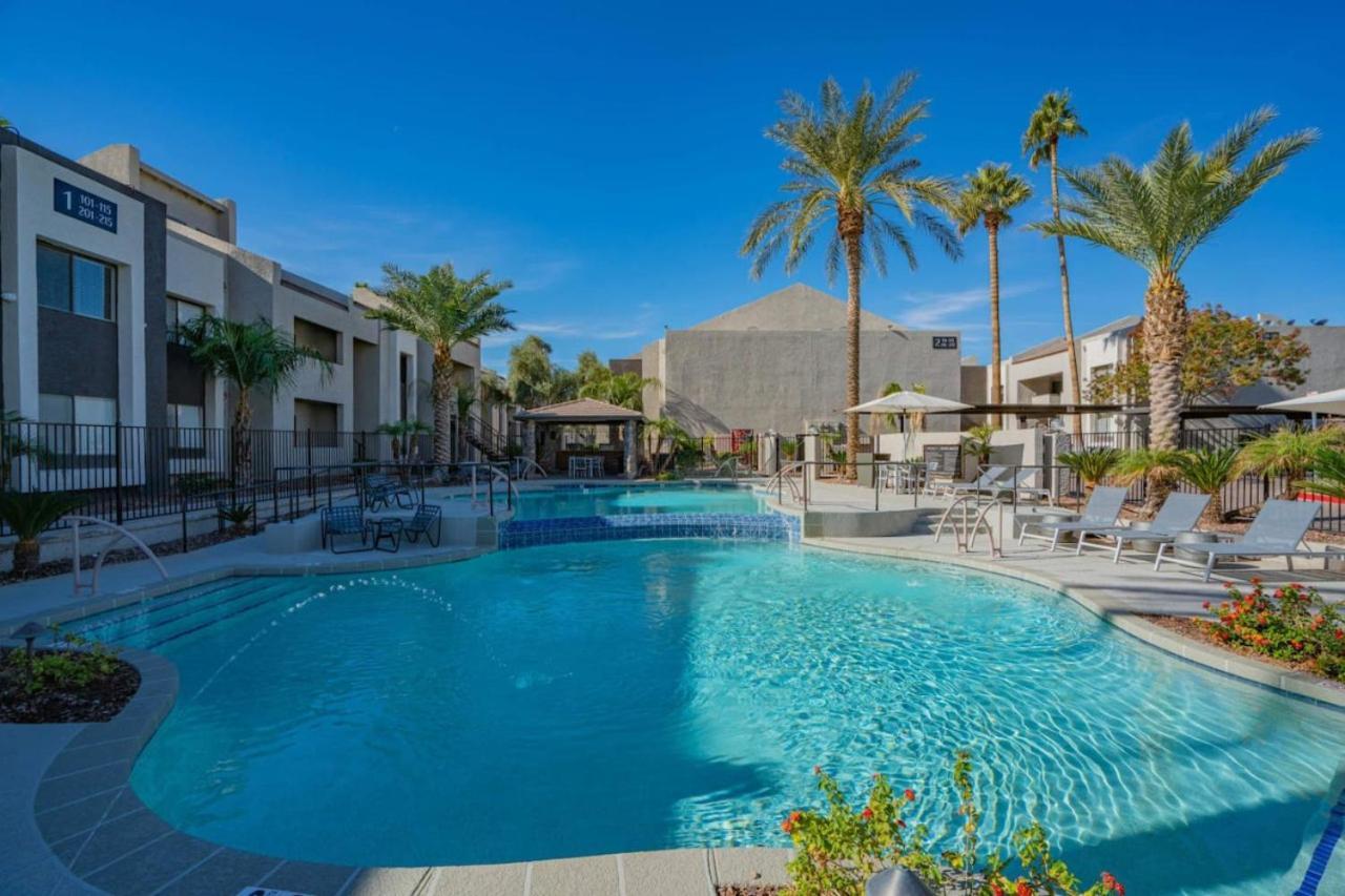 Spacious 2bd - Parking, Gym, Pool - Sleep 8 - 5min Casino Apartment Scottsdale