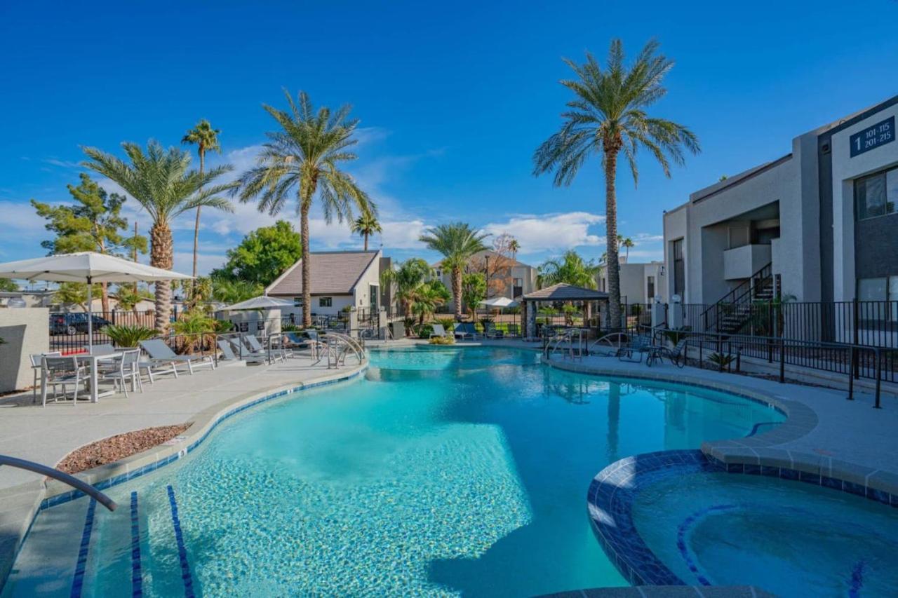 Spacious 2bd - Parking, Gym, Pool - Sleep 8 - 5min Casino Scottsdale