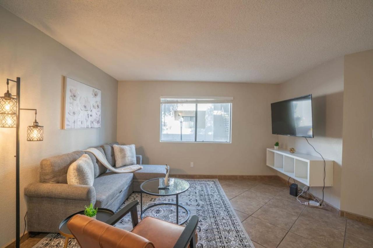 Spacious 2bd - Parking, Gym, Pool - Sleep 8 - 5min Casino *