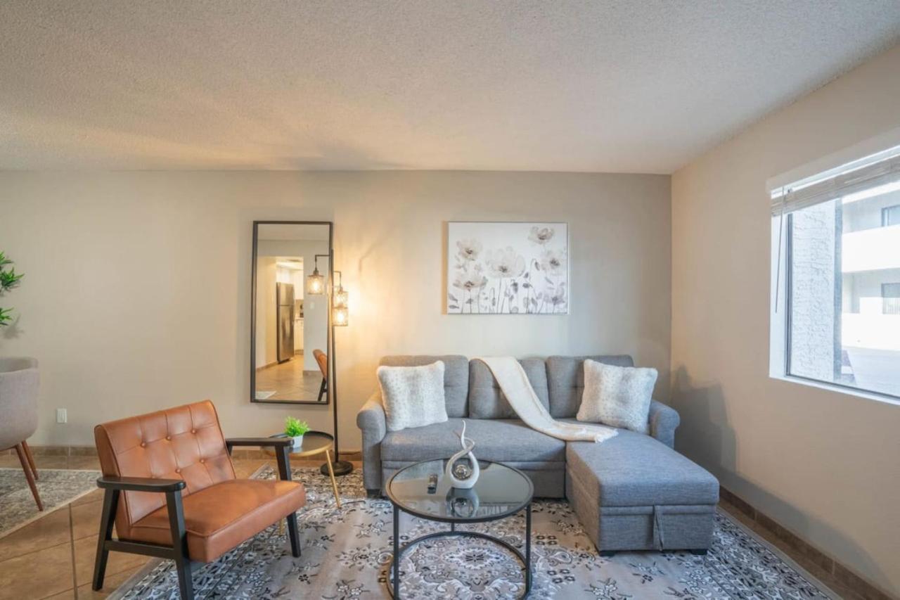 Apartment Spacious 2bd - Parking, Gym, Pool - Sleep 8 - 5min Casino *