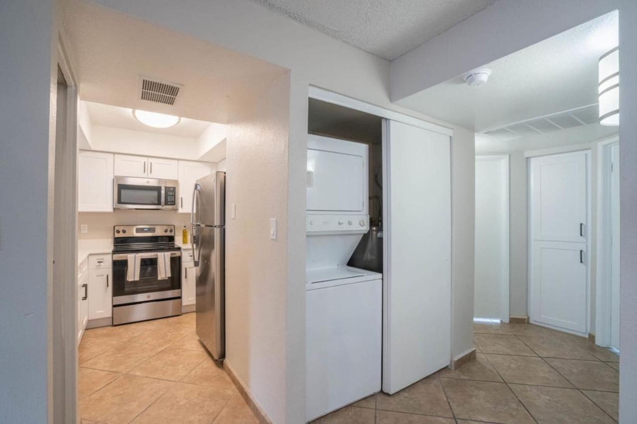 Spacious 2bd - Parking, Gym, Pool - Sleep 8 - 5min Casino Apartment
