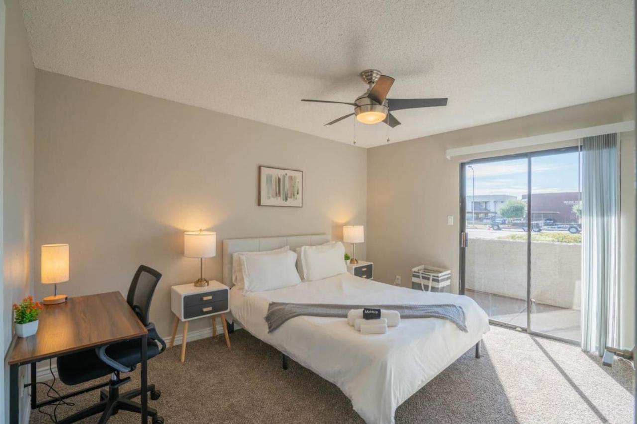 Spacious 2bd - Parking, Gym, Pool - Sleep 8 - 5min Casino Apartment *