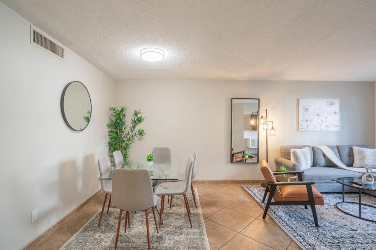 Spacious 2bd - Parking, Gym, Pool - Sleep 8 - 5min Casino * Scottsdale