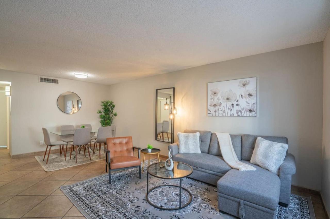 Spacious 2bd - Parking, Gym, Pool - Sleep 8 - 5min Casino