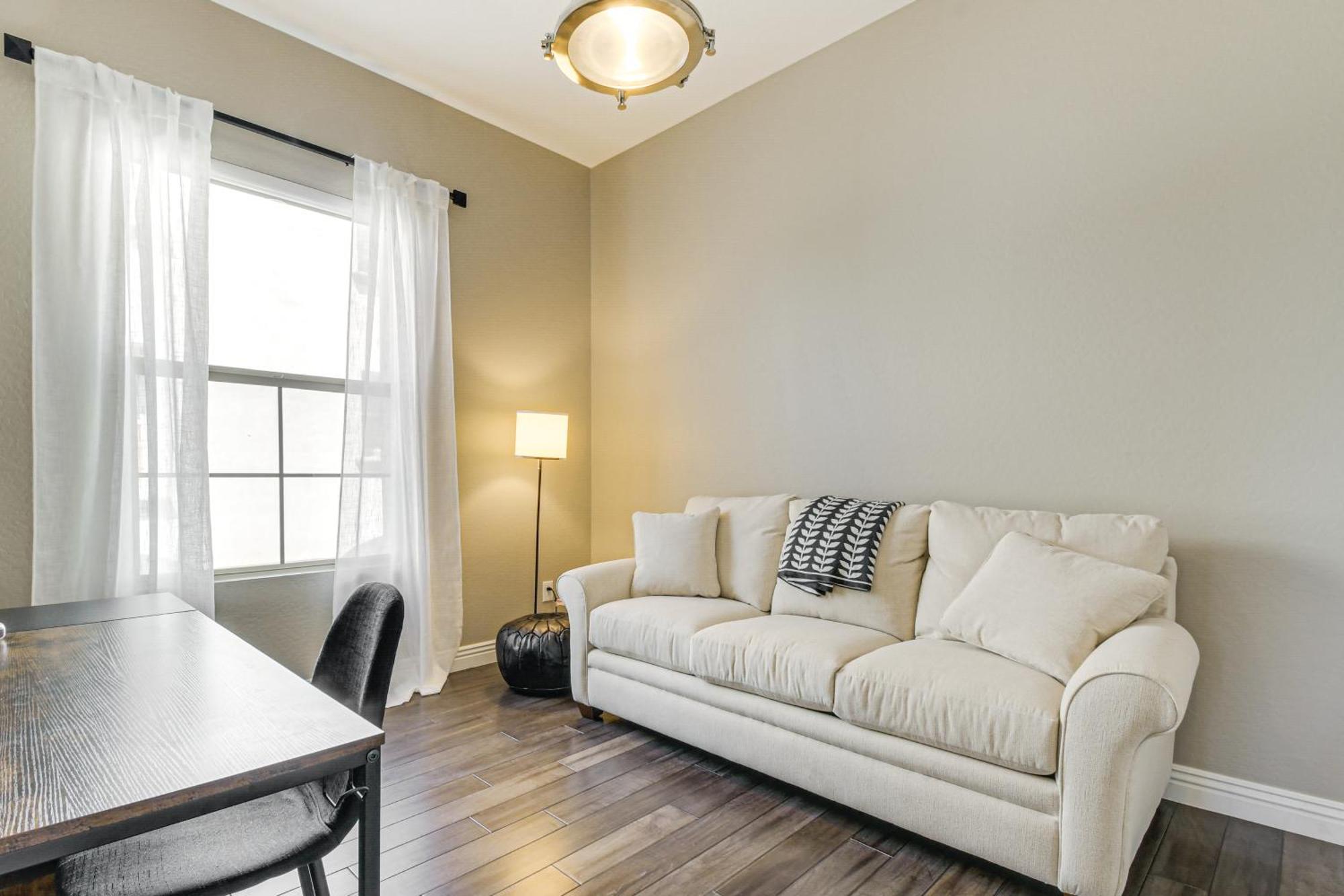 Townhome Near Tpc About 11 Mi To Old Town! Holiday home *