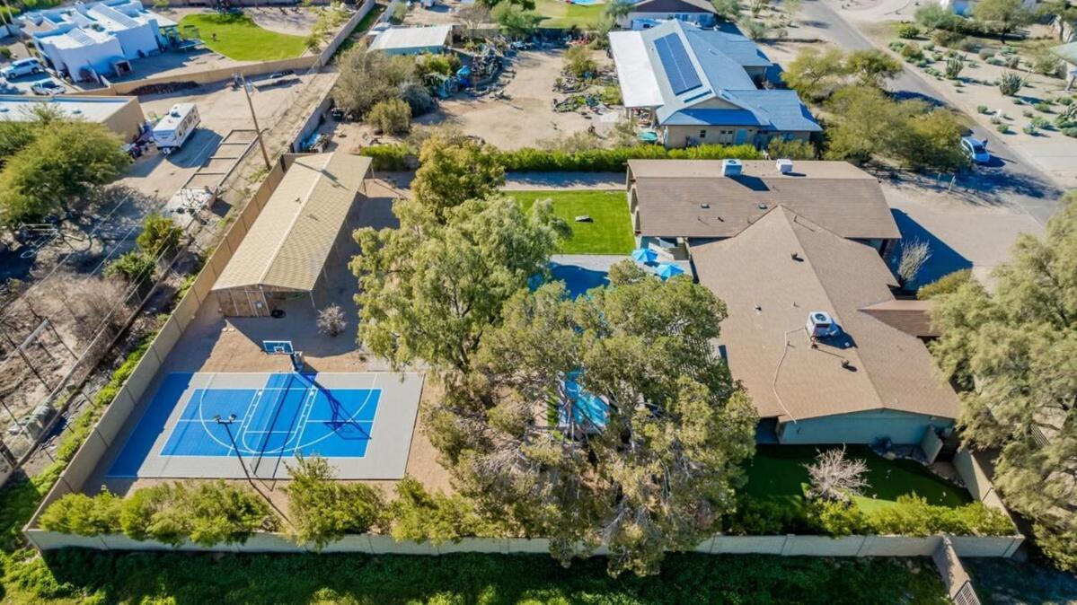 Davenport - Scottsdale's Largest Hot Tub - Sportcourt * Scottsdale