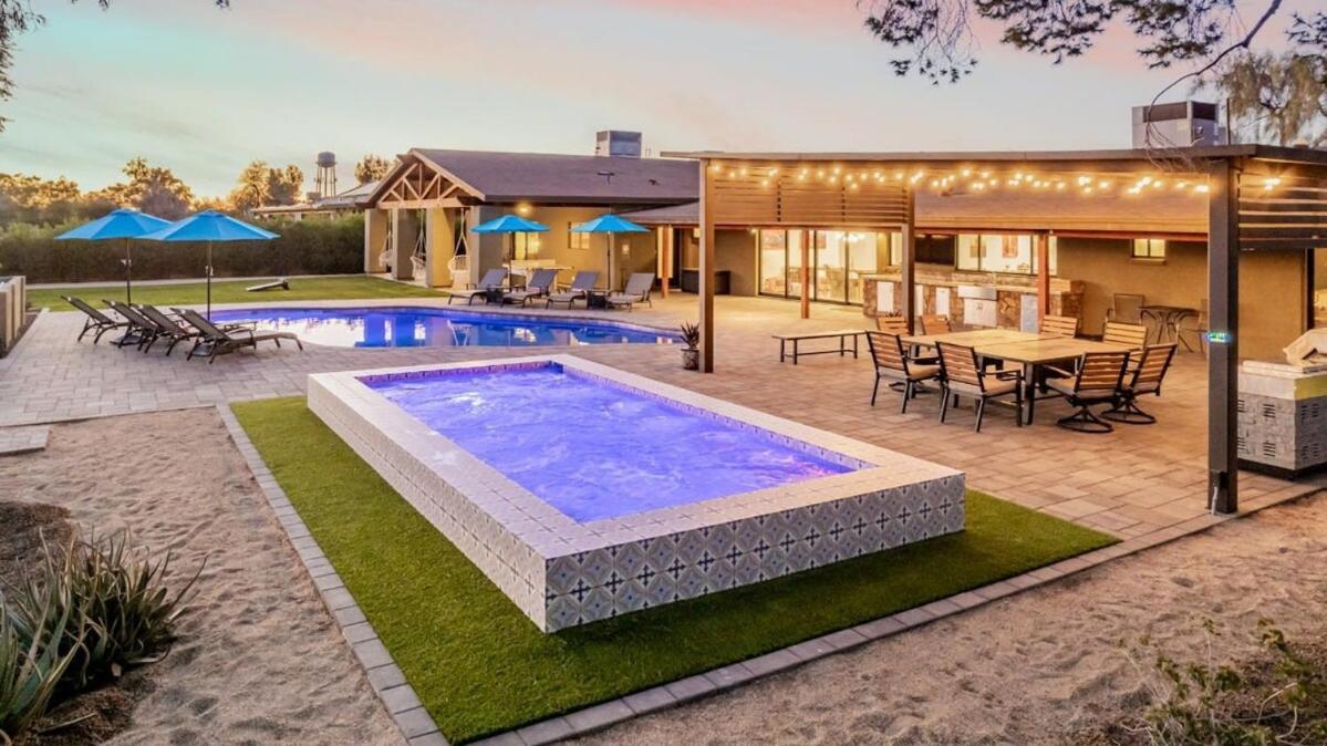 Davenport - Scottsdale's Largest Hot Tub - Sportcourt * Scottsdale
