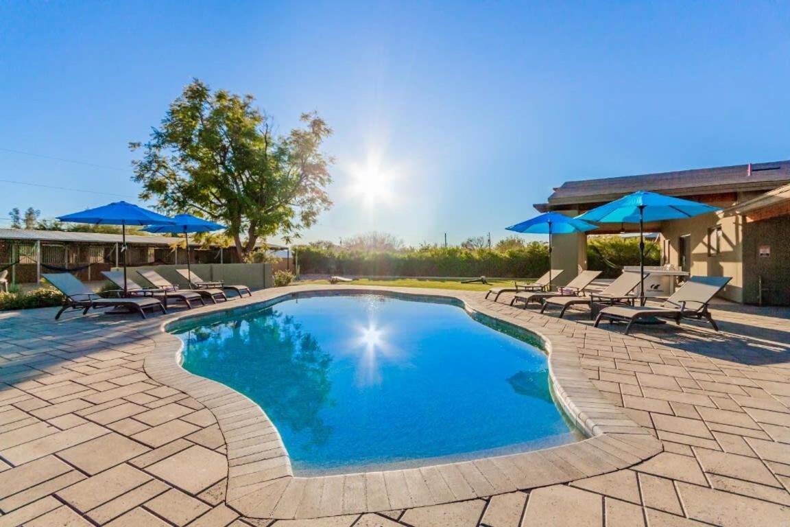 Davenport - Scottsdale's Largest Hot Tub - Sportcourt Scottsdale